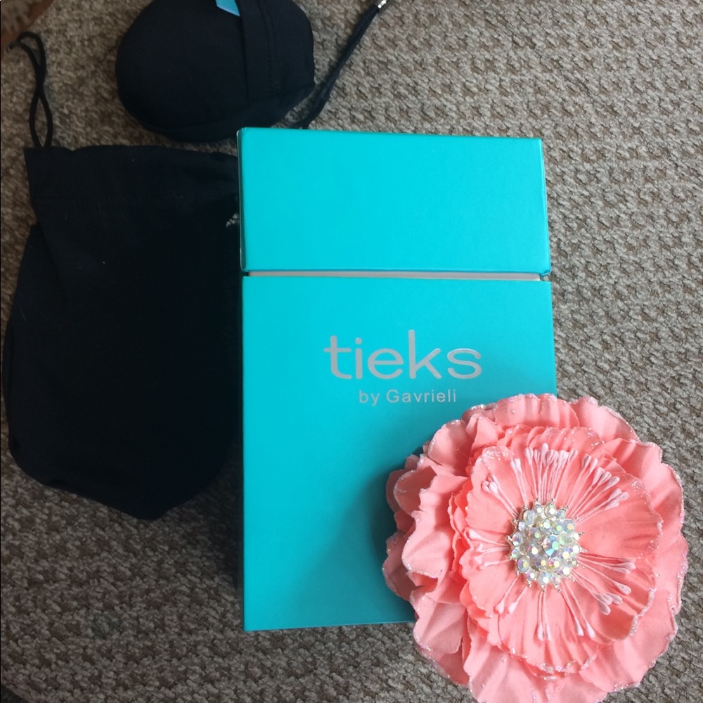 MAKE OFFERS - Tieks Box with Flower